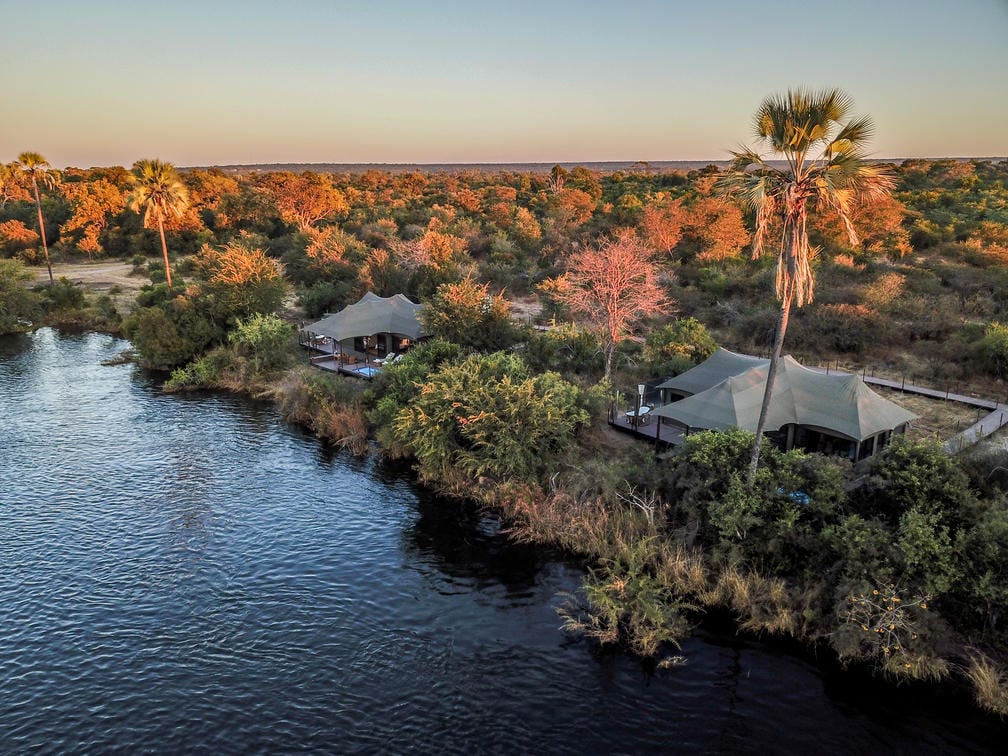 Old Drift Lodge river setting